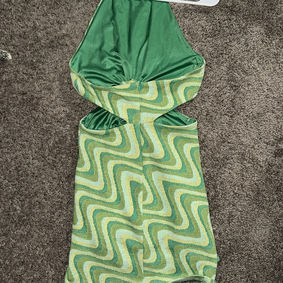 Zara cut our halter dress - Picture 8 of 8